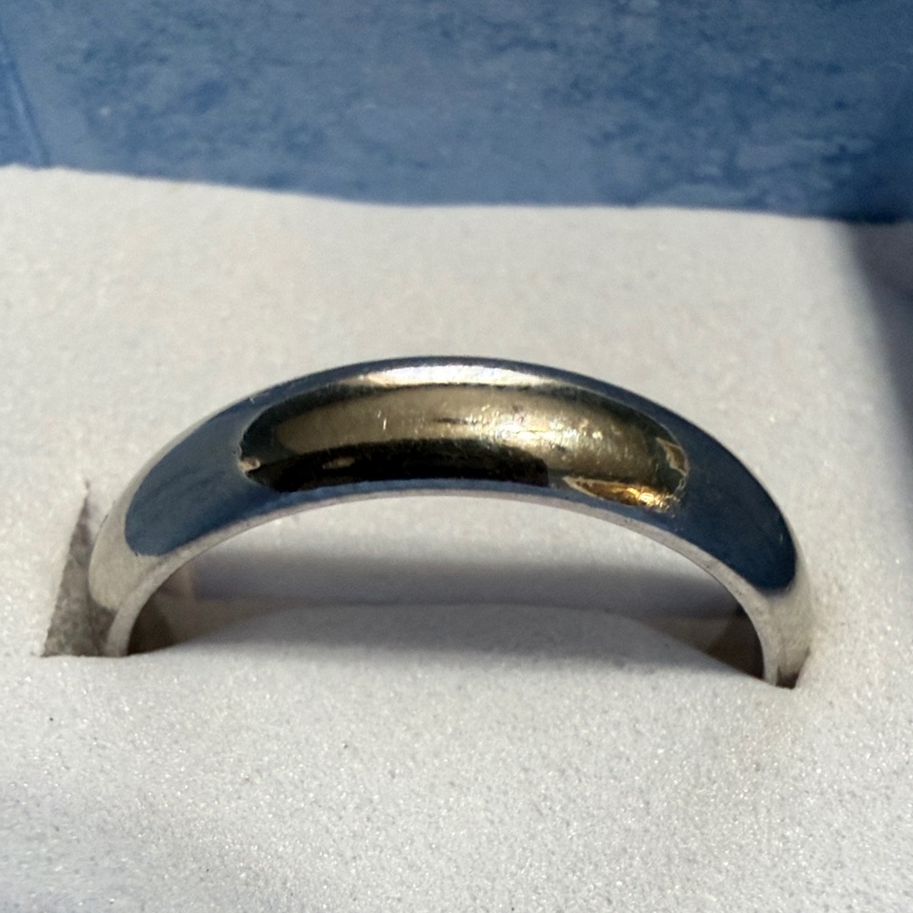 Pretty Bird White Gold Plated Band Ring size 7